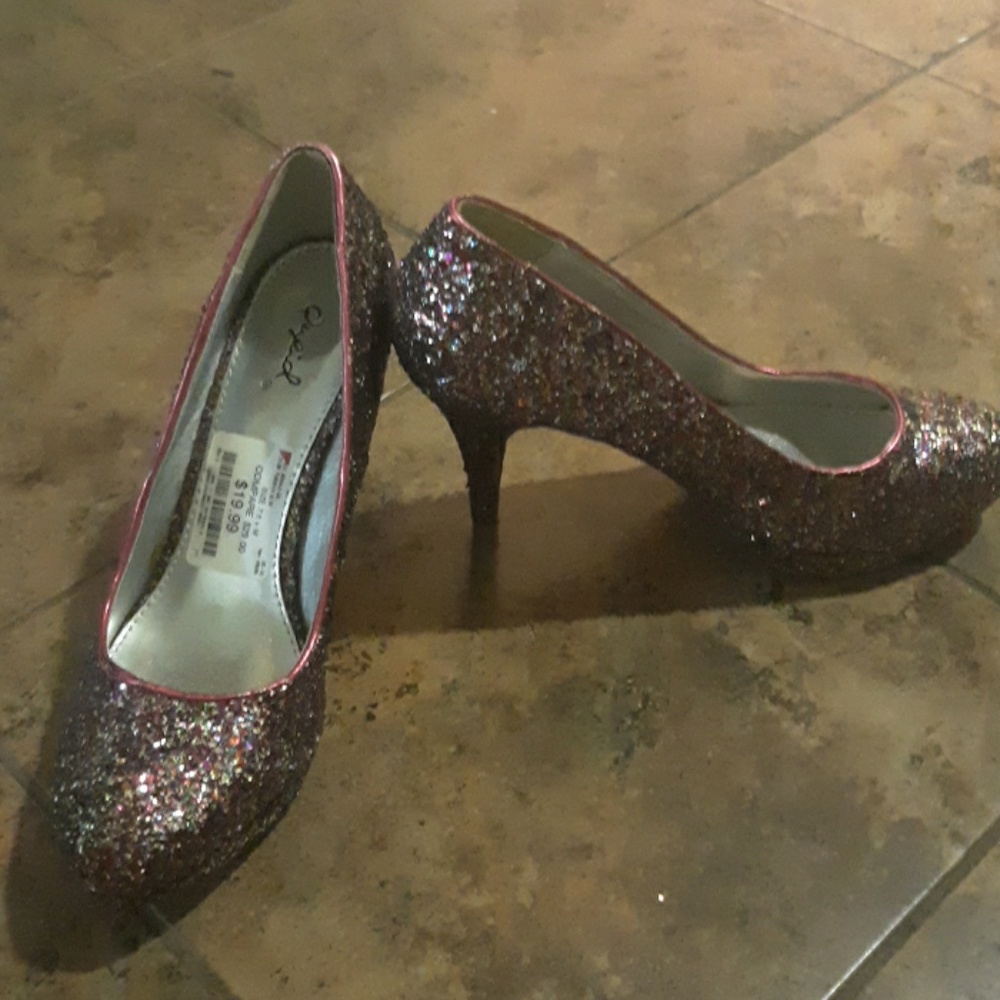 Heels - Picture 2 of 3